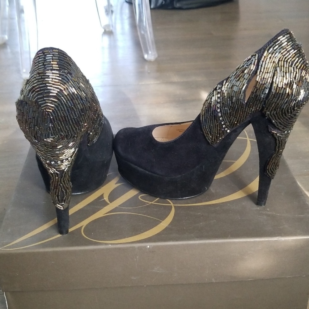 Beaded Platform pumps